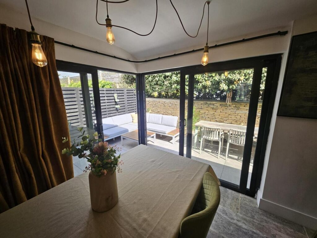 Cotswold Stay Burford holiday cottage bedroom