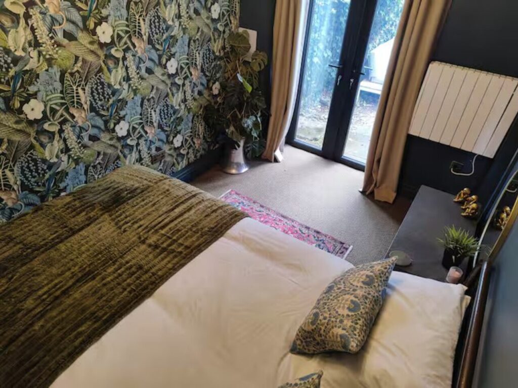 Cotswold Stay Burford holiday cottage bedroom