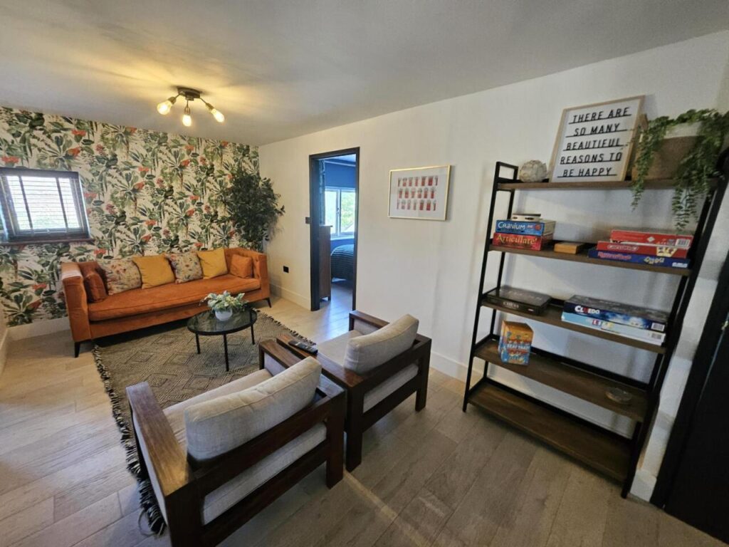 Cotswold Stay Burford holiday cottage bedroom
